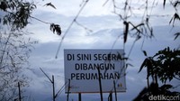 Hampir 20 tahun bersarang di kampung tersebut, sejumlah pihak khawatir habitat ribuan burung blekok terancam terusir seiring pembangunan perumahan di Gedebage yang lokasinya berhimpitan dengan Kampung Rancabayawak.