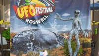 Sejarahnya, pada bulan Juli 1947, satu benda misterius yang jatuh di area hutan, sekitar 7,6 Km sebelah utara Kota Roswell. Setelah itu, banyak kabar soal penampakan alien dan UFO yang tentu masih jadi tanda tanya (Roswell UFO Festival)