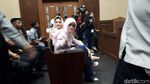 Foto: Ny Deisti yang Selalu Terdepan di Sidang Novanto