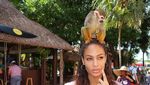 Foto: Liburan Ala Model Victorias Secret Joan Smalls