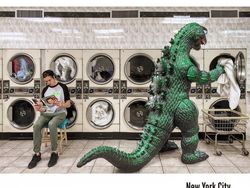 Penampakan Godzilla Traveling Keliling Dunia