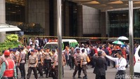 Ambulans sudah berada di lokasi (Foto: Indra Komara-detikcom)