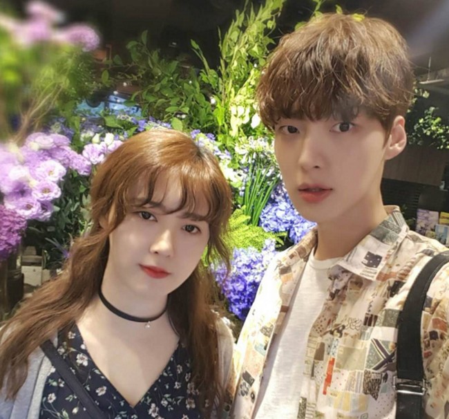 Pasangan Goo Hye Sun dan Ahn Jae Hyun, berawal dari cinta lokasi lewat serial drama Blood dan di persatukan dalam pernikahan pada 2016. Meski berbeda usia tiga tahun tidak menghalangi hubungan mereka. Foto: Istimewa