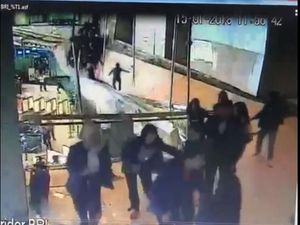 Video: Detik-detik Ambruknya Selasar Tower II BEI