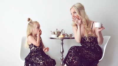 Kreatif! Aneka Foto Ibu dan Anak yang Manis dan Menggemaskan