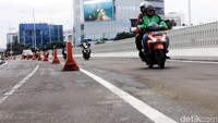 Situasi lalu lintas tampak lancar.