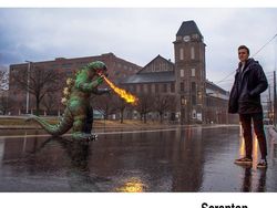 Penampakan Godzilla Traveling Keliling Dunia