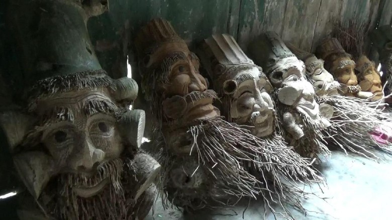 Pengrajin di Blora Ini Sulap Bonggol Bambu Jadi Kurcaci Unik Pengrajin di Blora Ini Sulap Bonggol Bambu Jadi Kurcaci Unik