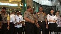 Proses evakuasi korban yang terkena jatuh dan terkena runtuhan selasar BEI. (Mei Amelia/detikcom). 