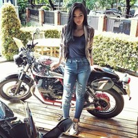 Sebelumnya ia parnah menjadi SPG mobil, model dan kini juga menjadi seorang artis. (Foto: Instagram)