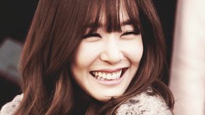 Foto: 10 Artis Korea yang Senyumnya Paling Bisa Mengalihkan Duniamu