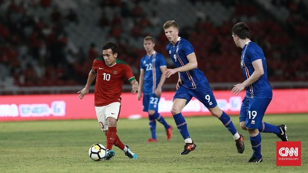 Pemain-pemain Timnas Indonesia U-23 menghadapi timnas Islandia pada laga uji tanding internasional yang berlangsung Januari 2018.