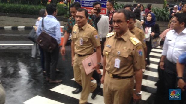 Gubernur Kunjungi Lokasi Ambruknya Koridor BEI