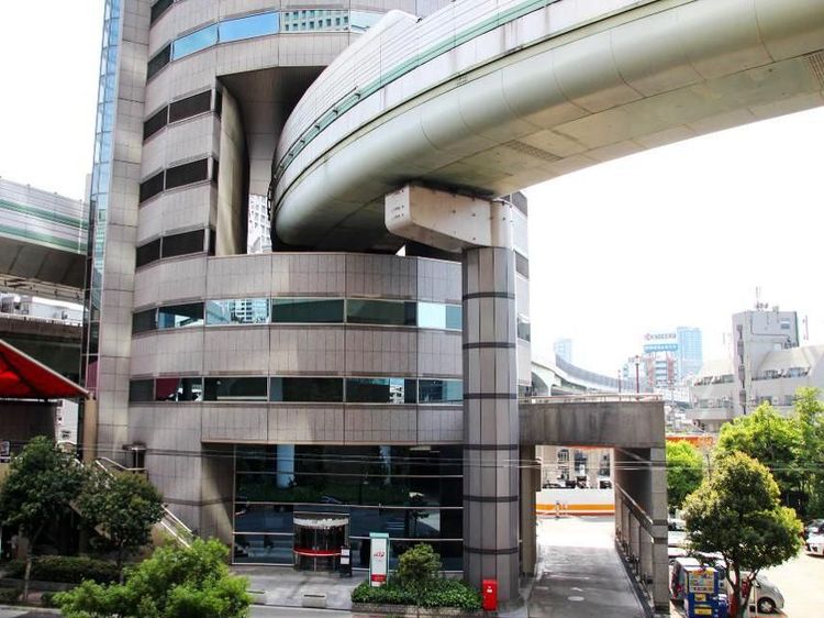 Nggak Bahaya Ta? Perut Gedung di Jepang Ini Ditembus Jalan Tol