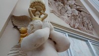 Di dalam mall, pengunjung dapat menikmati ornamen khas bergaya eropa dengan lukisan dan patung-patung Yunani kuno (Moehammad Bakrie/detikTravel)