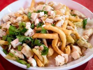 Habis Hujan Cari yang Hangat? Santap Bubur Ayam Enak di 5 Tempat Ini