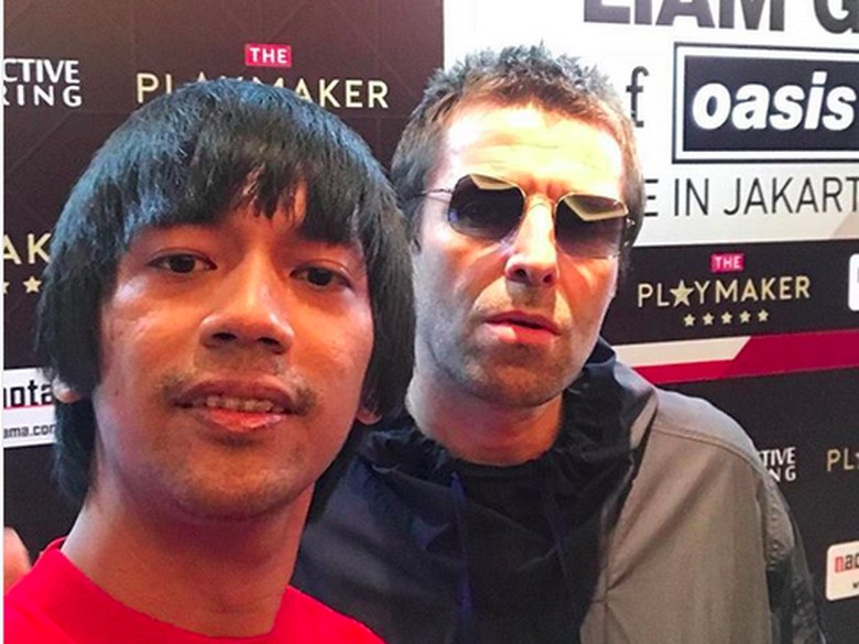 Foto Bareng Liam Gallagher, Rian DMASIV Menunggu Sejak Pagi Foto Bareng Liam Gallagher, Rian DMASIV Menunggu Sejak Pagi