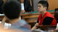 Kedelapan terdakwa ini memiliki dua peran. Lima orang, yakni Juang Jin Sheng, Sun Kuo Tai, Sun Chih Feng, Kuo Chun Yuan, dan Tsai Chih Hung, berperan sebagai pihak yang berada dan bekerja di kapal Wanderlust. Sedangkan tiga terdakwa, yakni, Liao Guan Yu, Chen Wei Cyuan, dan Hsu Yung Li, berperan menjemput barang bukti 1 ton sabu itu di Pantai Anyer, Serang, Banten.