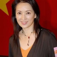 Tampil dengan riasan natural dan lipstik pink, wajah Mimi terlihat mempesona. Foto: Istimewa