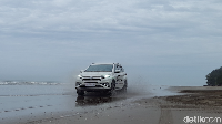 All New Terios juga sudah dilengkapi dengan fitur keselamatan yang lebih advanced dan bermanfaat. Seperti Anti Lock Brake System (ABS) dan Electronic Brakeforce Distribution (EBD) pada seluruh varian, serta Vehicle Stability Control (VSC) yang membuat kendaraan tidak keluar jalur dan Hill Start Assist (HSA) pada varian tertinggi. Fitur VSC berfungsi untuk mencegah oversteer dan understeer, sedangkan fitur HSA membantu akselerasi setelah berhenti di tanjakan. Foto: M. Luthfi Andika