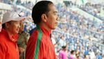 Foto: Saat Jokowi Pimpin Rapat Terbatas Pakai Jaket Timnas
