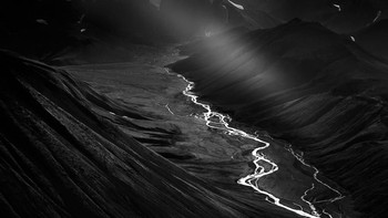 Pemenang kategori Landscape (profesional). Origin karya samuel FERON (Prancis). Foto: Monochrome Photography Awards