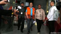 Ia menjadi tersangka dengan pasal menghalangi dan memperlambat penyidikan.