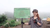 Pramugari cantik yang sukanya olahraga dan naik gunung.
