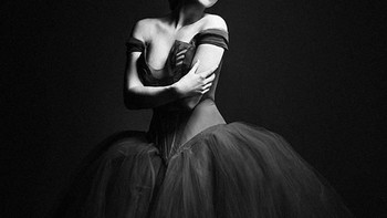 Pemenang kategori Fashion/Beauty (amatir). Marjolein karya Hugo Deneweth (Beligia). Foto: Monochrome Photography Awards