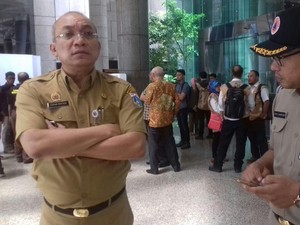 Kepala BPBD DKI Tinjau Selasar Tower II BEI yang Ambruk