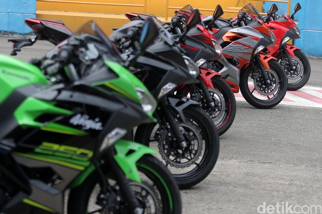 Geber Kawasaki Ninja 250 Baru di Sentul