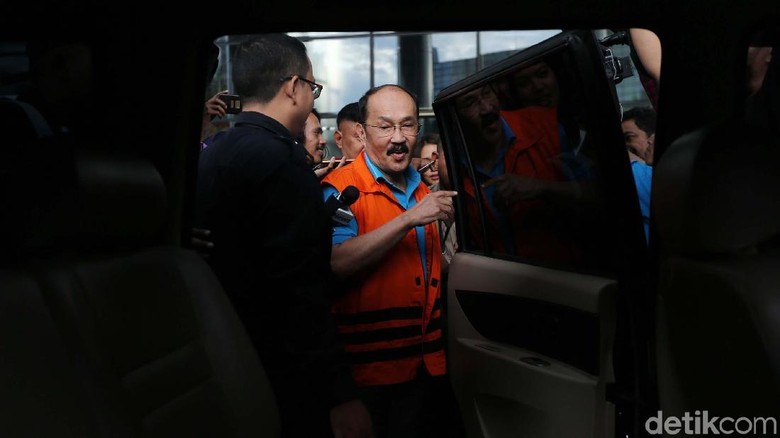 Polisi Tolak Jadi Saksi Meringankan Fredrich Yunadi Polisi Tolak Jadi Saksi Meringankan Fredrich Yunadi