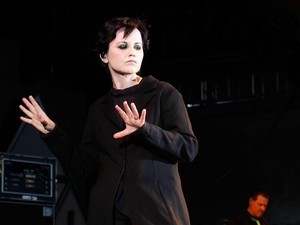 Dolores ORiordan Bukti Musik Bisa Sangat Memuakkan
