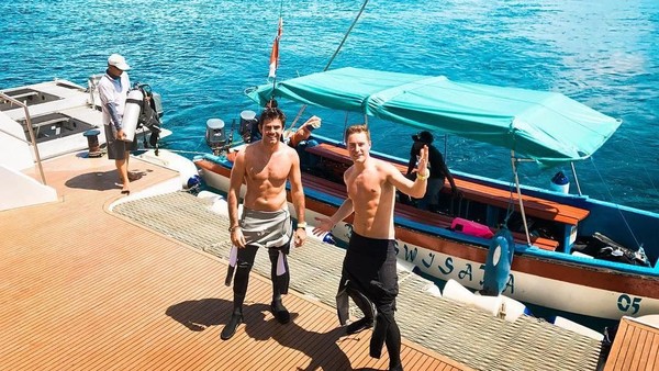 Foto: Lewat Instagram, pebalap berusia 25 tahun ini membagikan foto-foto liburannya. Di Raja Ampat, Stoffel menjajal diving untuk pertama kalinya. (Instagram/@svandoorne)