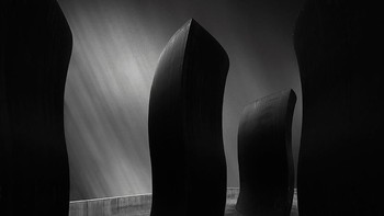 Pemenang kategori Fine Art (amatir). Wake (Richard Serra) karya Nathan Wirth (AS). Foto: Monochrome Photography Awards
