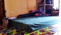 Salah satu tempat tidur yang digunakan atlet dengan view kamar langsung pemandangan bukit, sawah, dan danau. Mercy Raya/detikcom.