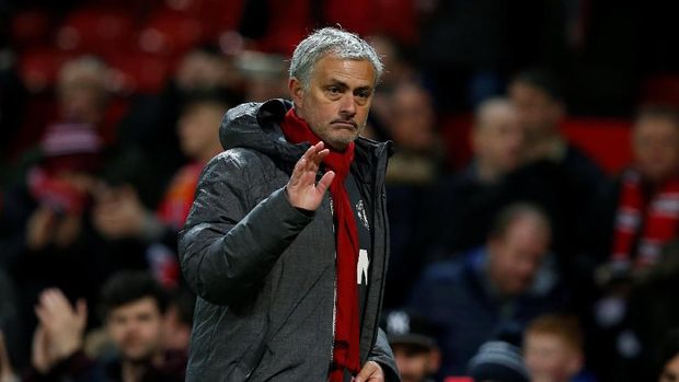 Jose Mourinho mengatakan kehebatan Arsene Wenger membuat ia menjadi manajer tim yang lebih baik. (