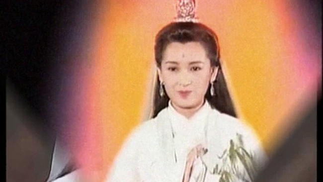 Generasi 90-an tentu tak asing dengan Mimi Chi Yan Kung yang berperan sebagai Dewi Kwan Im dalam serial Tiongkok Kera Sakti. Foto: Istimewa