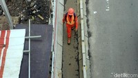 Kereta ringan pertama di Jakarta ini bakal melintasi 3 rute atau lintasan, yakni dari Cibubur menuju Cawang, kemudian dari Bekasi Timur menuju Cawang dan dari Cawang menuju Dukuh Atas lewat Kuningan.