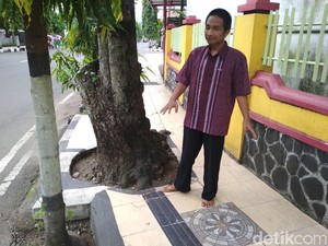 Di Trenggalek, Guiding Block Tabrak Pohon dan Tiang Listrik