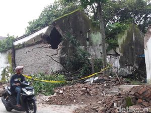 Penampakan Tembok Keraton Surakarta yang Ambrol Tadi Malam