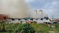Akibat kebakaran tersebut, sejumlah koleksi di bangunan bekas peninggalan zaman Belanda itu terbakar. (Foto: Eva Safitri/detikcom)