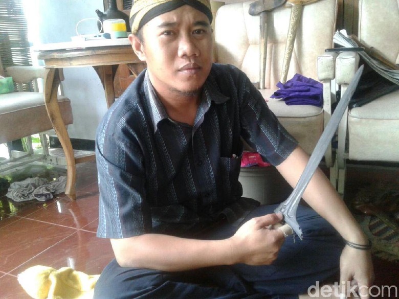 Ini Perbedaan Perajin Keris Zaman Dulu dan Zaman Now Ini Perbedaan Perajin Keris Zaman Dulu dan Zaman Now