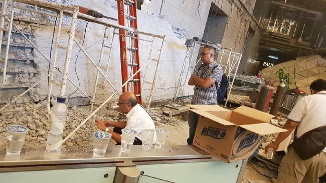 Buka-bukaan Penyebab Selasar BEI Ambruk