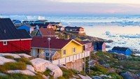 Bermalam di Greenland dengan panorama seperti ini setiap hari, siapa yang tidak tergoda? (Chris Bray/I Love Greenland/ Facebook)