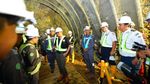 Tembus Gunung, Terowongan Double Track Pertama RI Kelar 2018