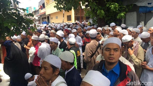 Jenazah Habib Kwitang Dibawa ke Masjid Ar-Riyadh untuk Dimakamkan