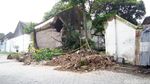 Foto: Tembok Keraton Surakarta yang Ambruk dan Timpa Warung