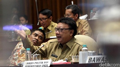 Komisi II Raker dengan Mendagri-KPU-Bawaslu