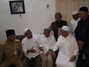 Anies-Sandi Sempat Melayat ke Persemayaman Habib Abdurrahman Kwitang